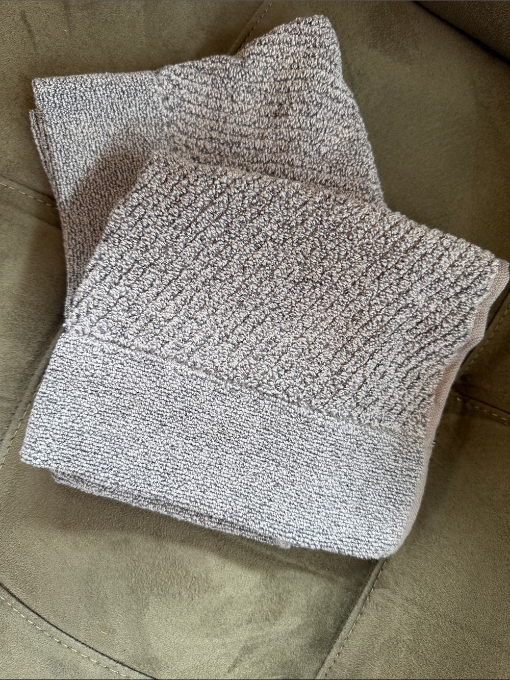 EVERPLUSH 6-Piece Towel Set in Gray - Picture 5 of 8